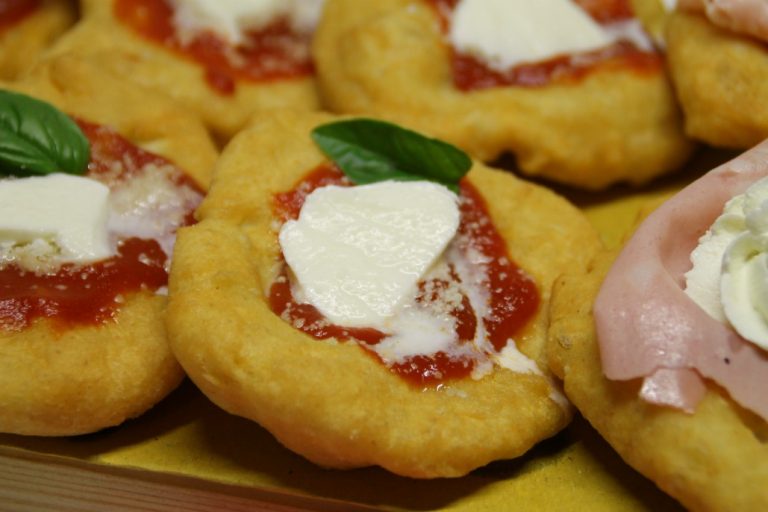 Montanare (pizzette Fritte) - La Maga In Cucina